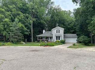 2540 Kinloch Cir, Lansing, MI 48911