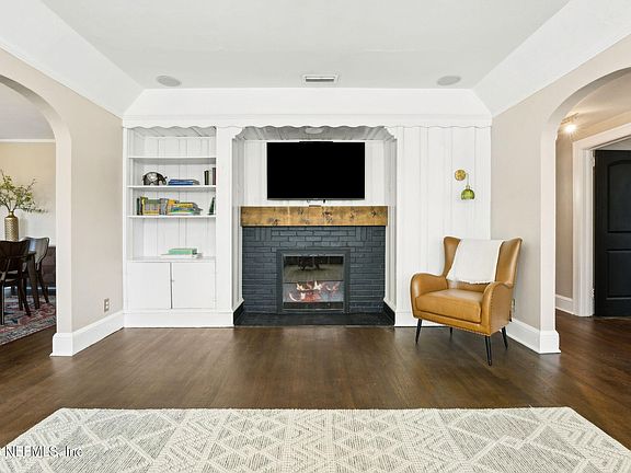 3rd image of 1407 BELMONTE Avenue