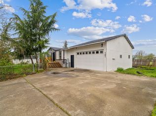 141 Raintree Ave, Sutherlin, OR 97479