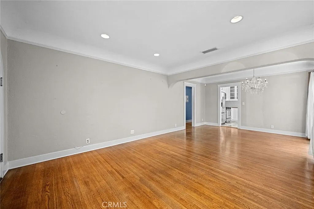 2 bed, 850 sqft, $4,100 — Photo 4