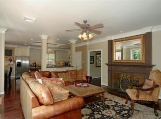 3903 S Water Iris Ct, Houston, TX 77059