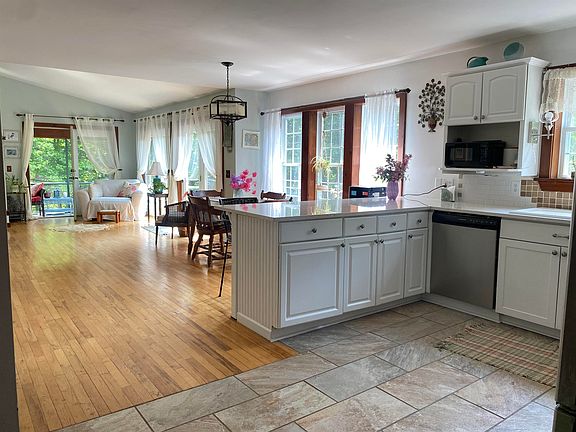 2nd image of 420 May Rd