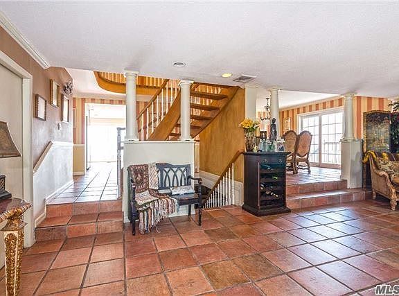 3rd image of 2557 Glenn Dr