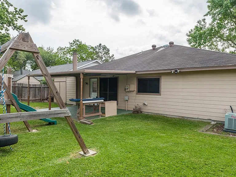 2318 Colonial Ridge Dr — Photo 24