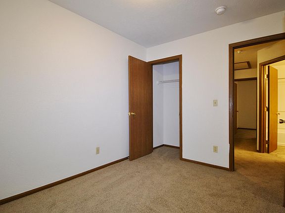 3rd image of 6129 Applegrove Ln