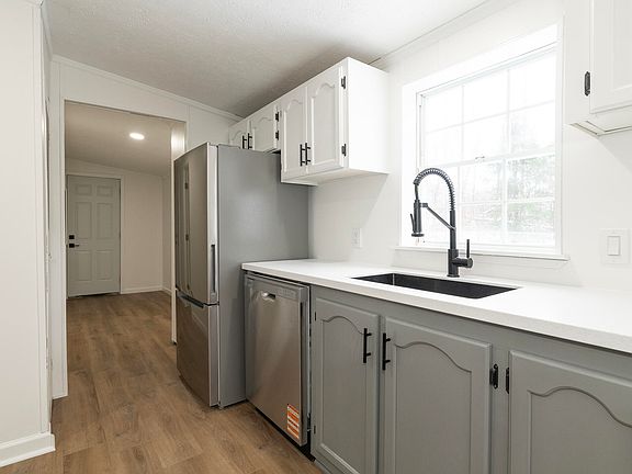 5th image of 23515 Morton St