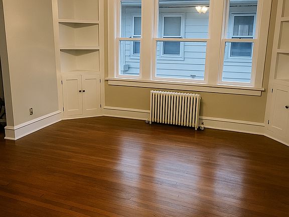 4th image of 830 E 209th St