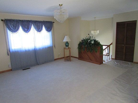 2nd image of 812 New River Dr