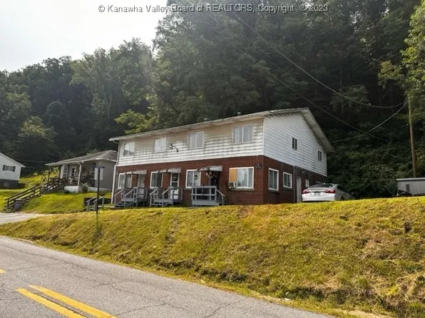 799 Fayette Pike, Montgomery, WV 25136