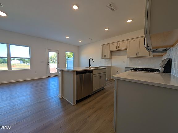 5th image of 118 Barley Field Dr
