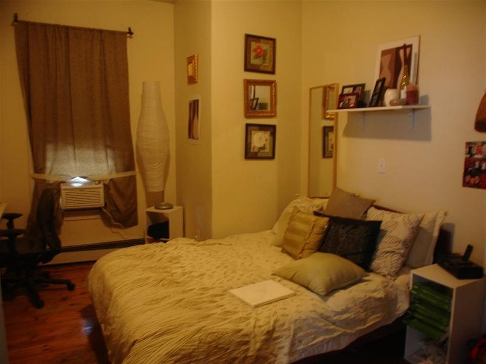 2nd image of 90-92 Webster Ave #1R
