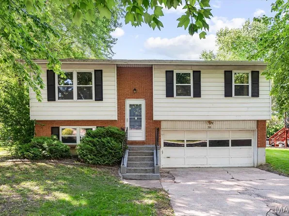 38 Wexford Grn, Maryville, IL 62062