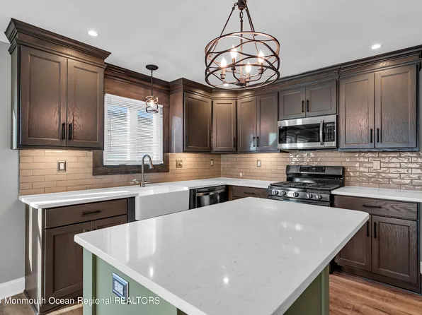 9 Sabinas Street, Berkeley, NJ 08721