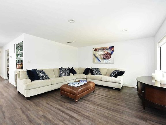 5th image of 48 Chestnut Ln