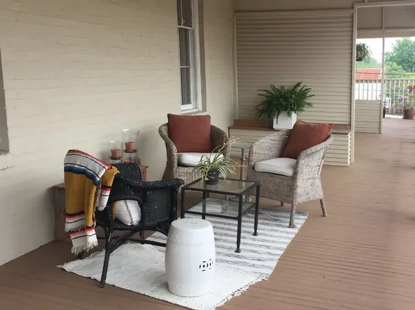 100 E 1st St #101, Elgin, TX 78621