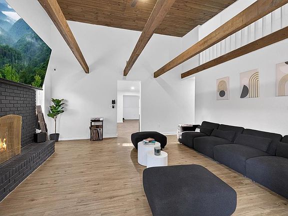 4th image of 4233 Vinson Rd