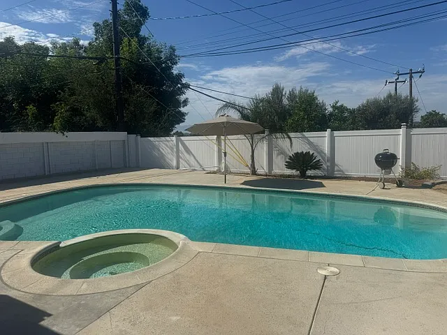 417 W Columbia Rd — Photo 1