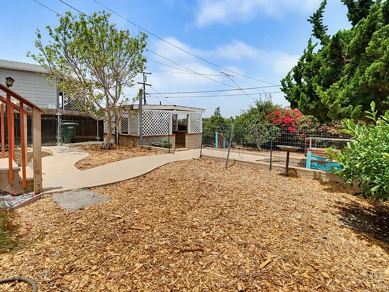 7134 Hybeth Dr — Photo 43