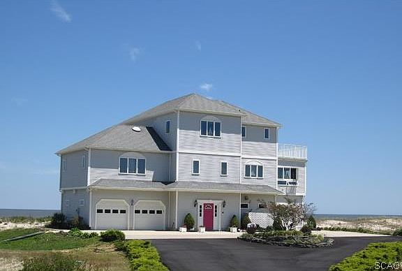 2nd image of 2122 N Bay Shore Dr