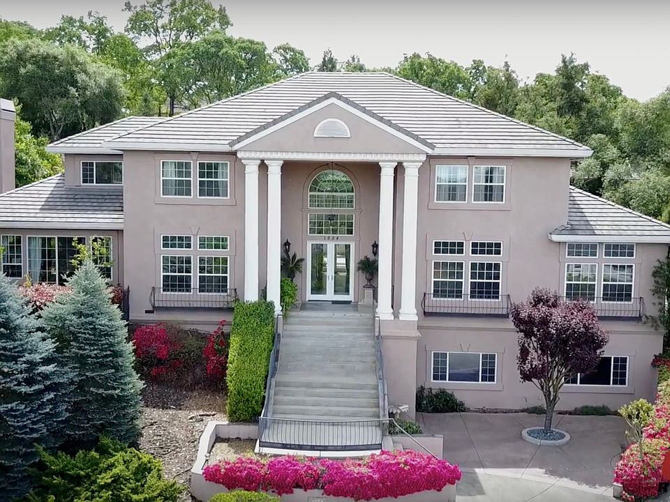 1st image of 1654 Carnegie Way