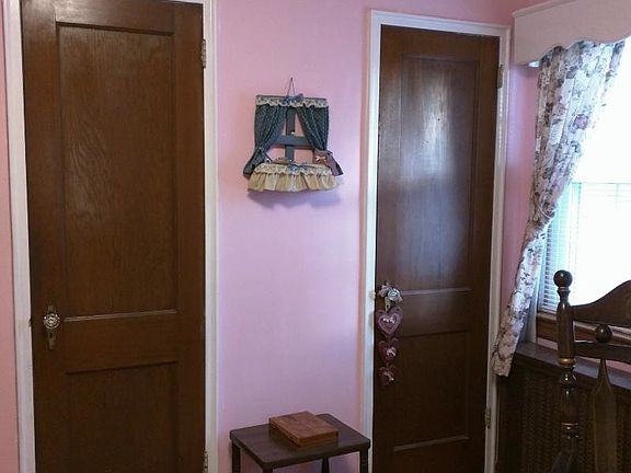 3rd image of 572 Woolley Ave
