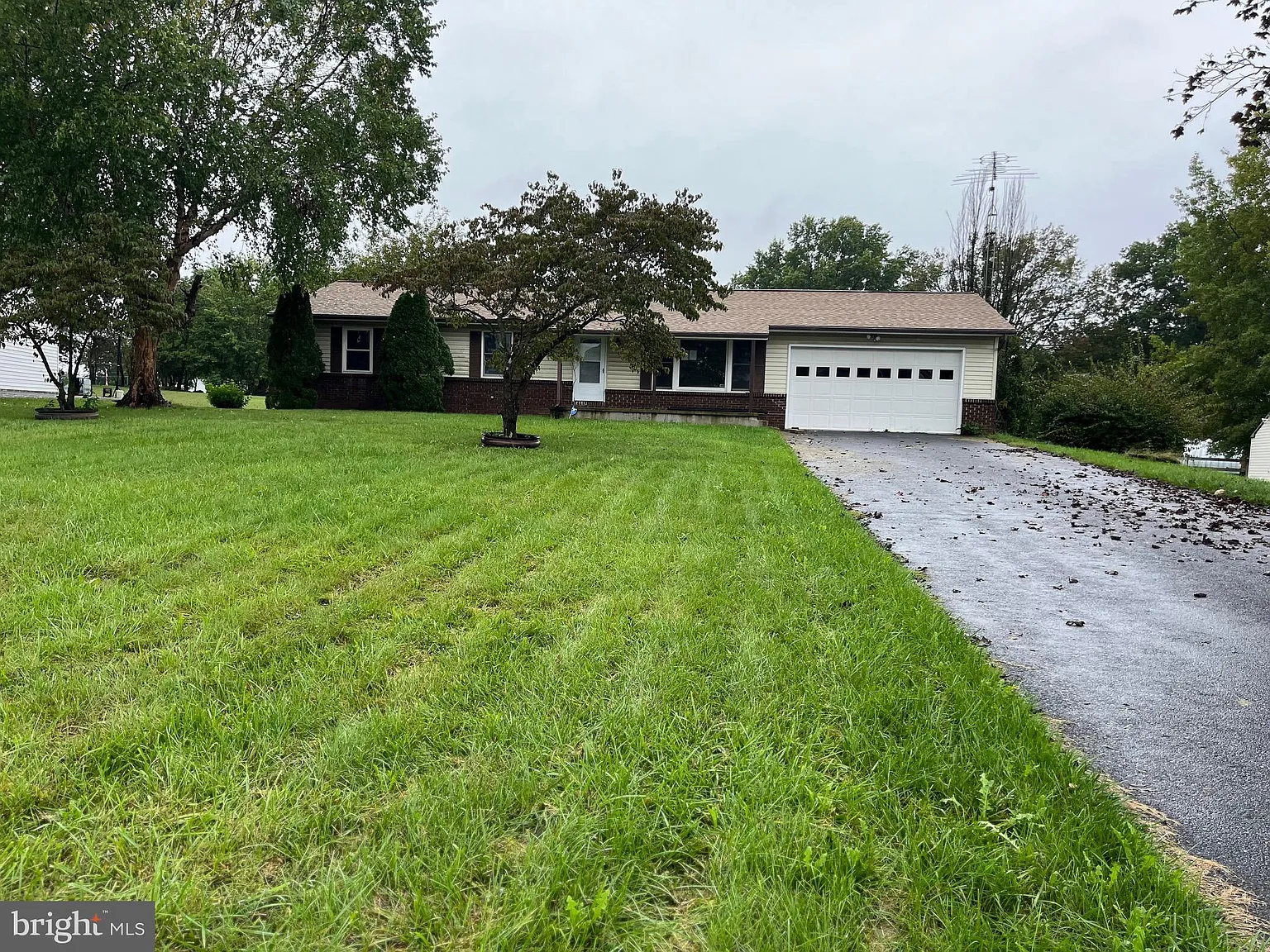 104 Courier Ct photo 1