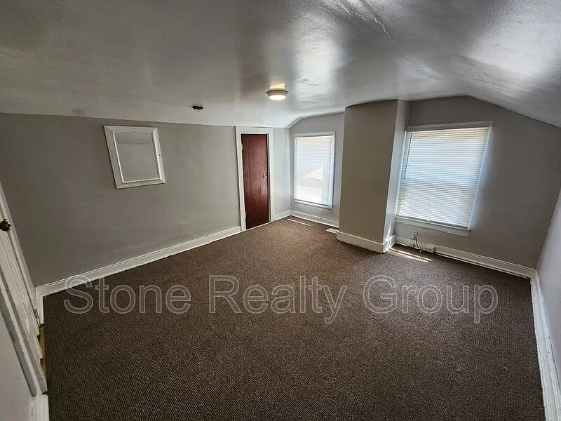 3 bed, 1.5 bath, $850 — Photo 3