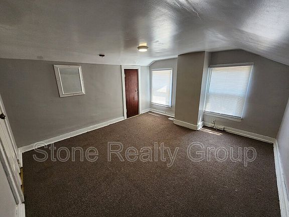 3rd image of 662 Oak St