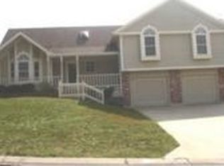 609 Lakeview Dr, Raymore, MO 64083