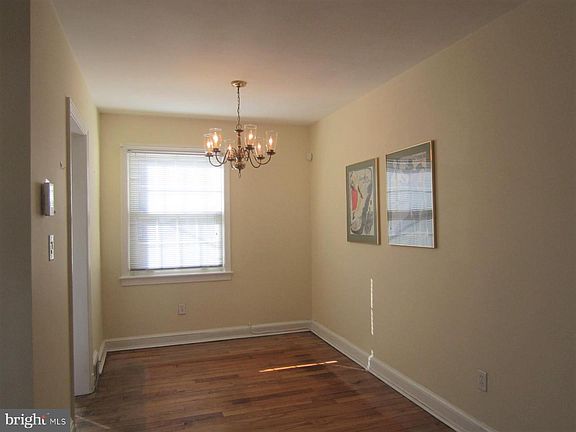 3rd image of 117 E Linden St