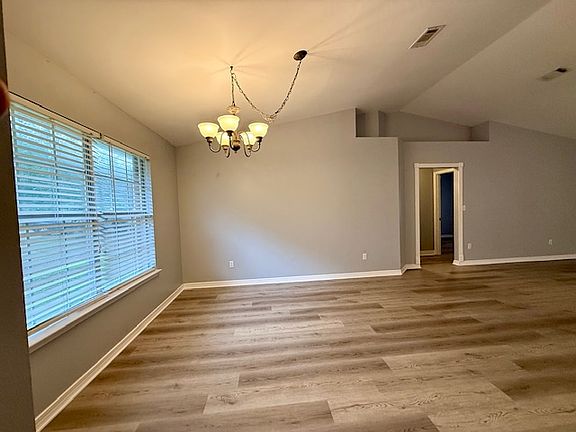 3rd image of 209 Villacrest Dr
