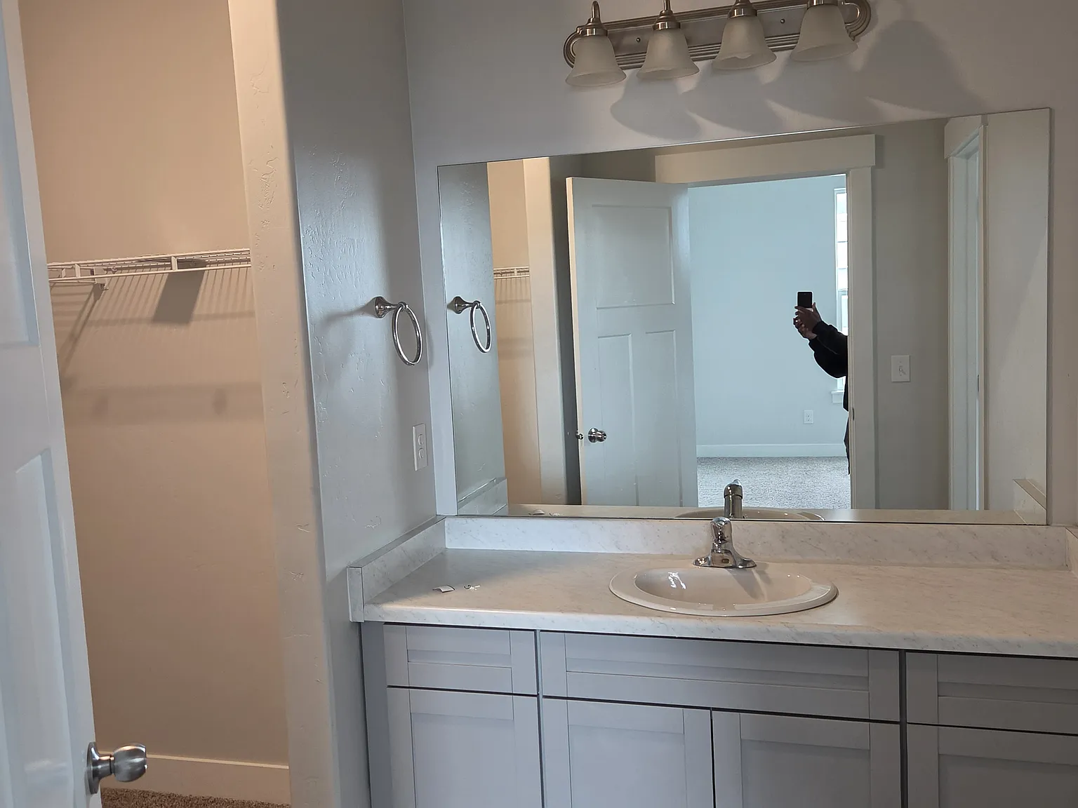 3 bed, 2100 sqft, $1,900 — Photo 1