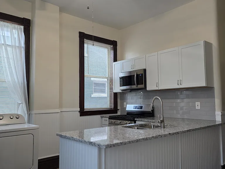 3140 Woodburn Ave — Photo 10