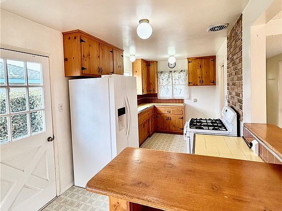 5th image of 21614 Ellinwood Dr