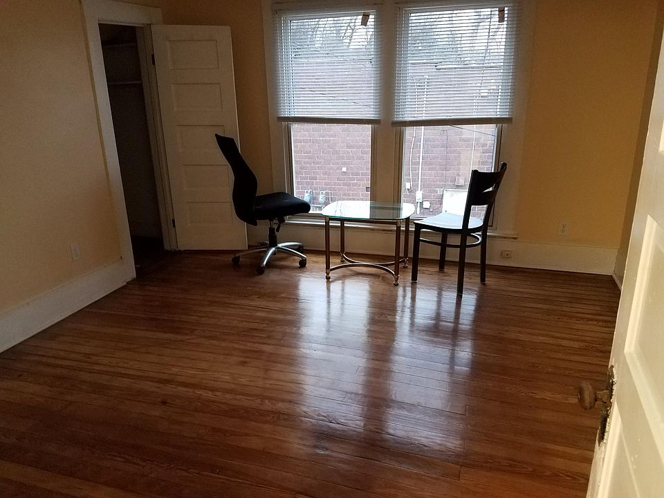 Middle Room - Over looking Private Drive