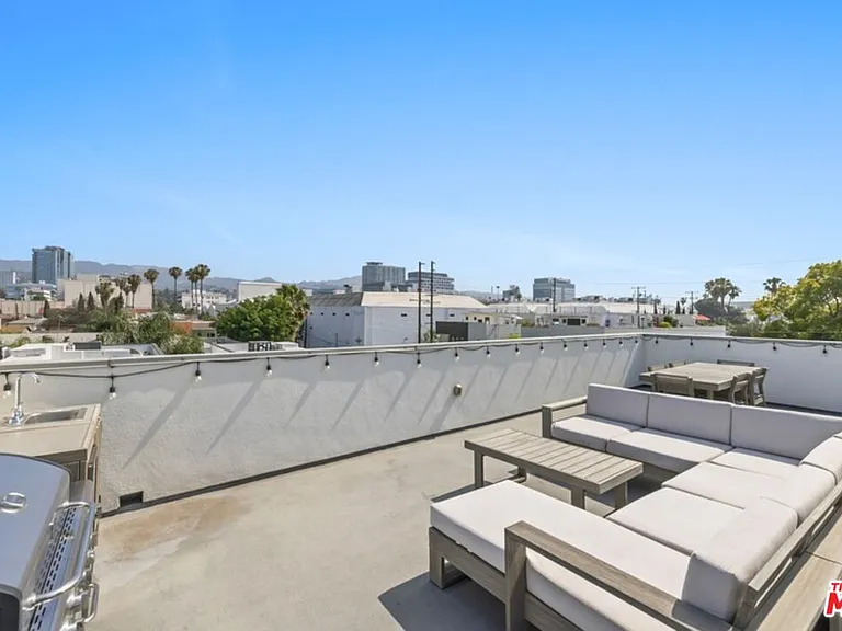 1243 N Gower St — Photo 13