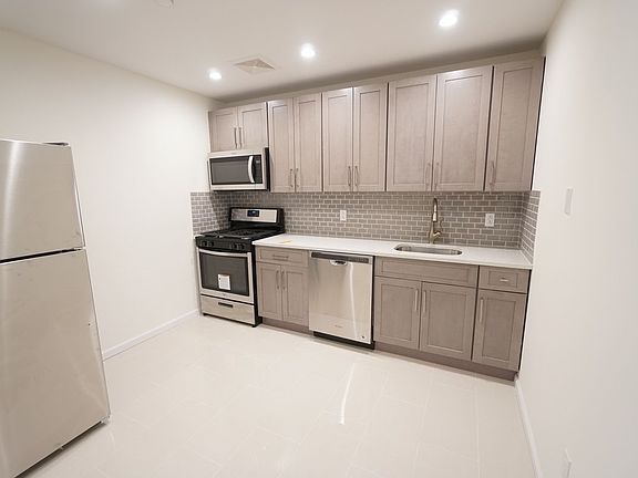 4th image of 2909 Tilden Ave #C7