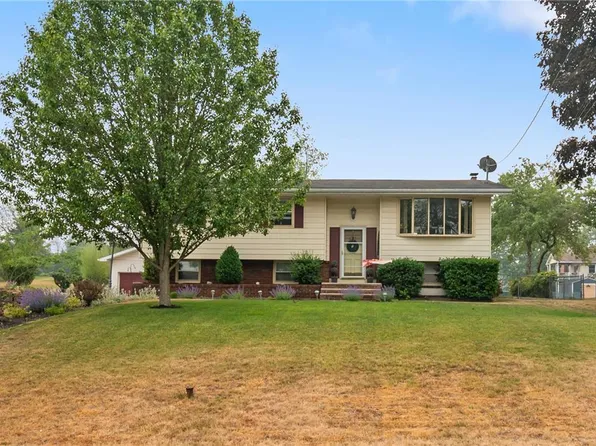 1205 Greenwood Rd, Stroudsburg, PA 18360