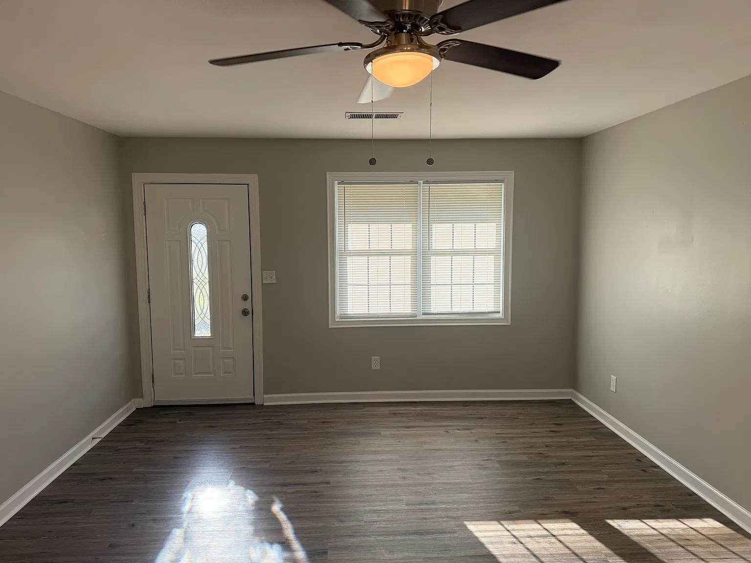 3 bed, 1078 sqft, $1,850 — Photo 2