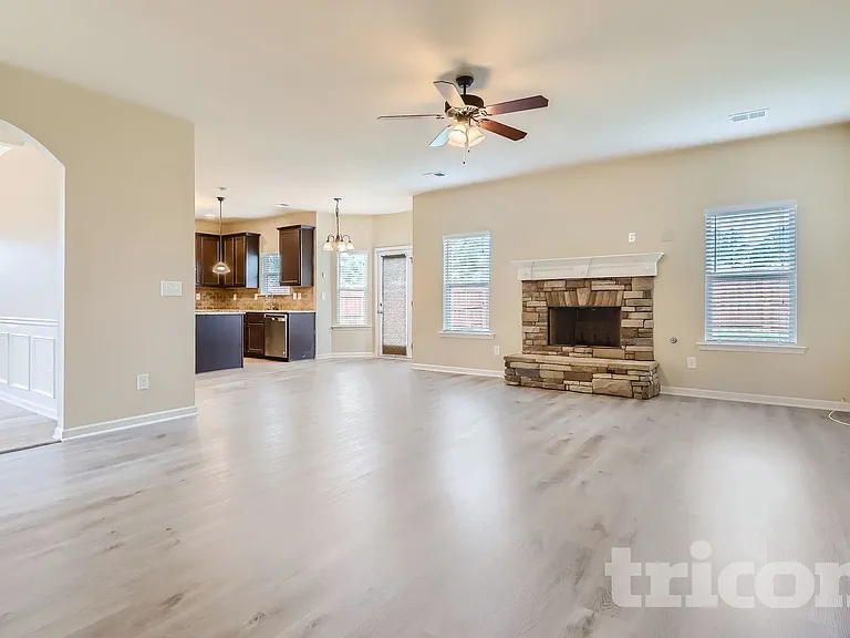 135 Lindsey Ter — Photo 14