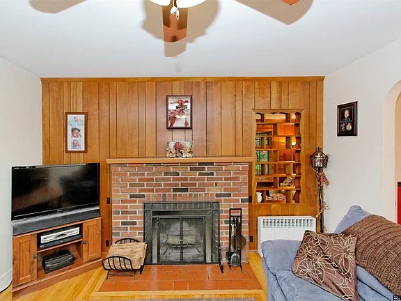 4th image of 501 Columbia St Ext