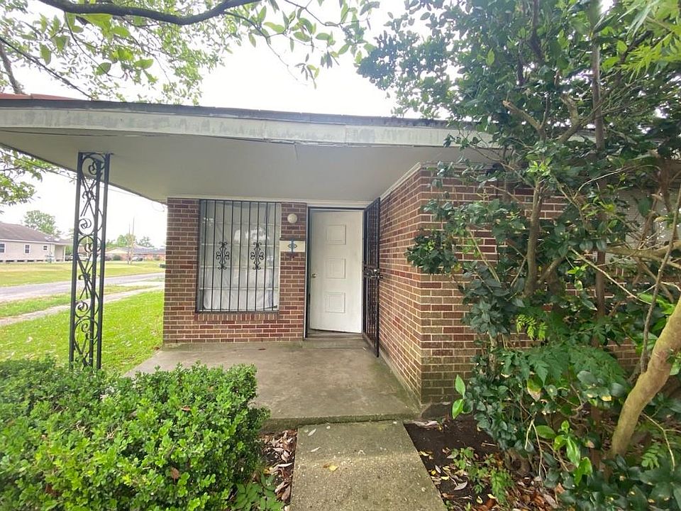 1st image of 1700 Pace Blvd