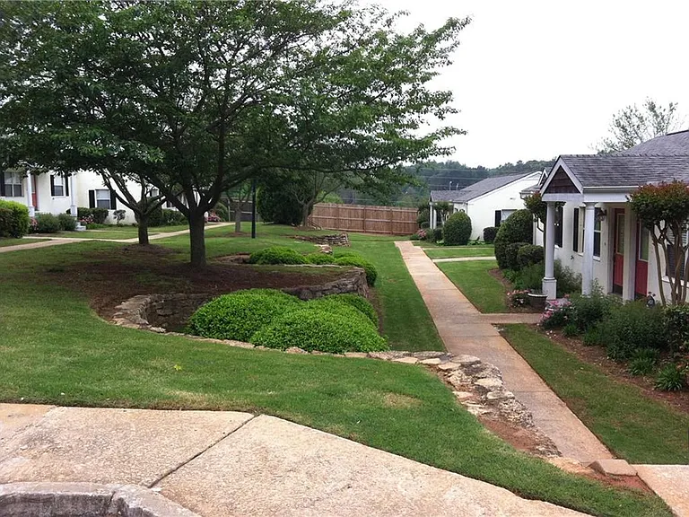 1581 Stone Gate Ln SE — Photo 11