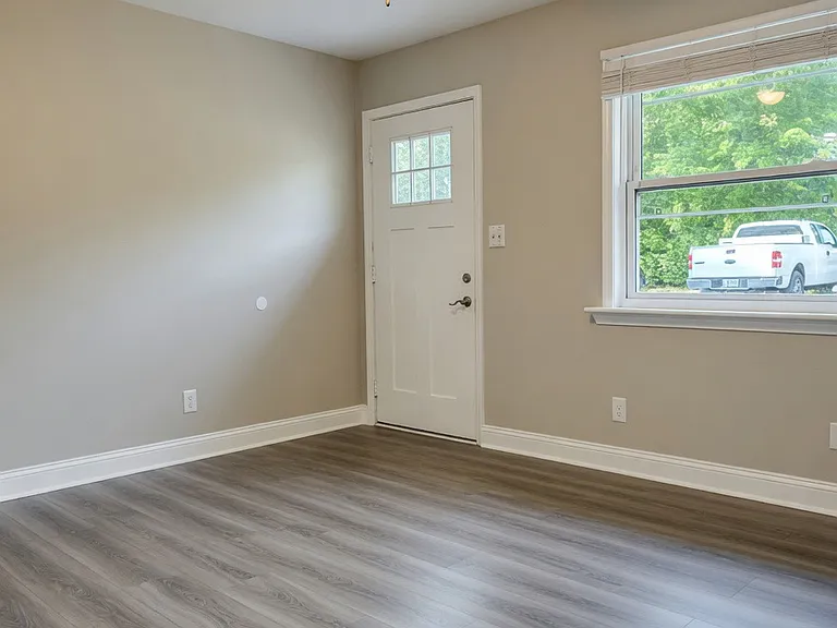 2443 Julia Ave #B — Photo 11
