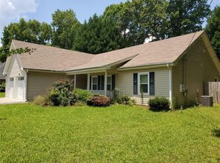 910 Burning Bush Dr, Loganville, GA
