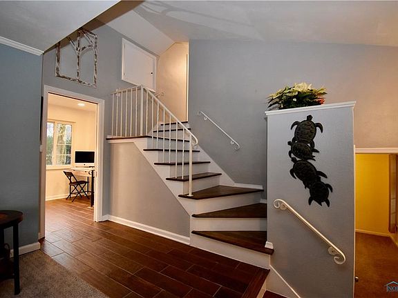 3rd image of 128 Cranden Dr