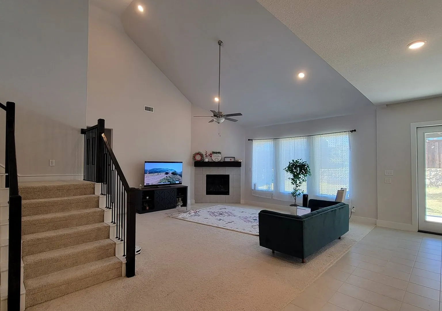 4 Bedroom Single Family in Fort Worth — Photo 2