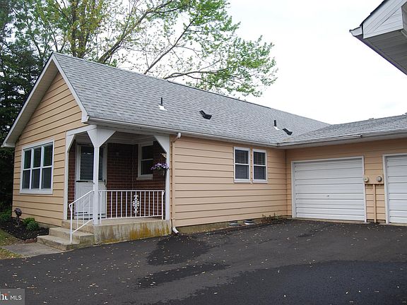 3rd image of 1 Hale Ln