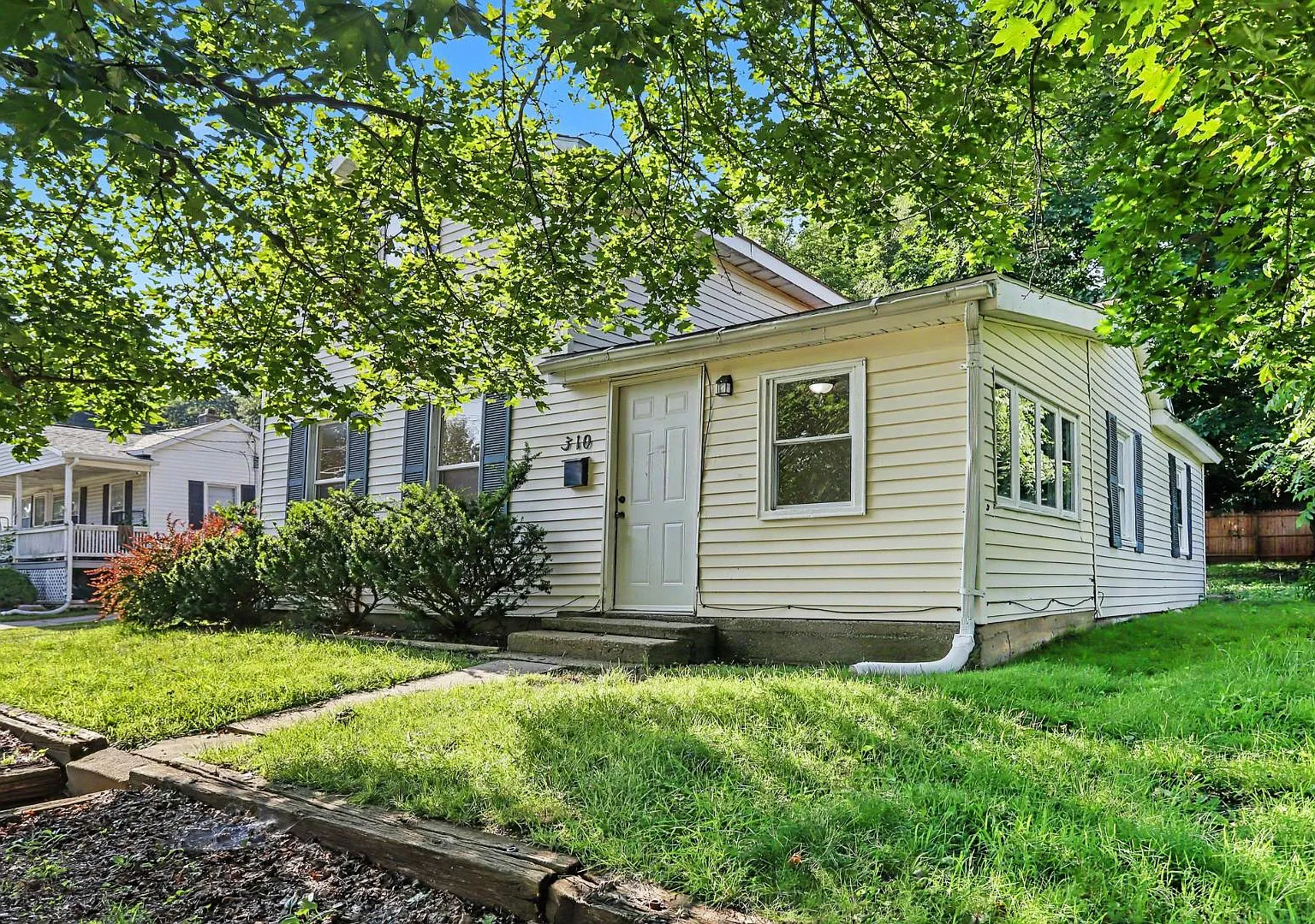 310 Locust St — Photo 3