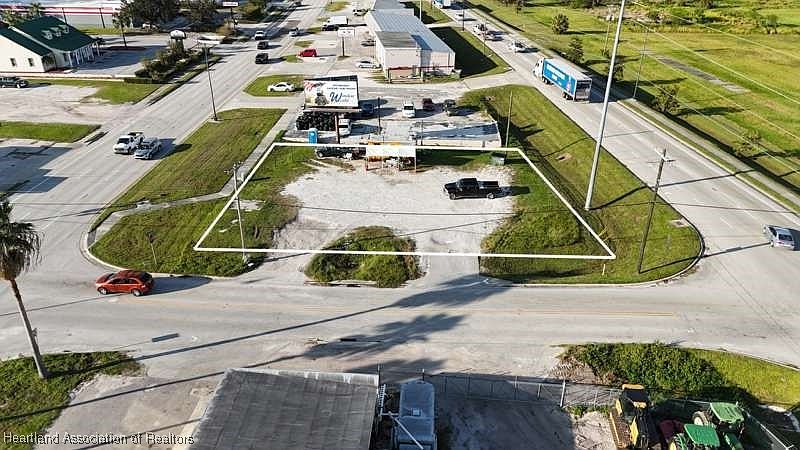 1st image of 702 N 6th Ave